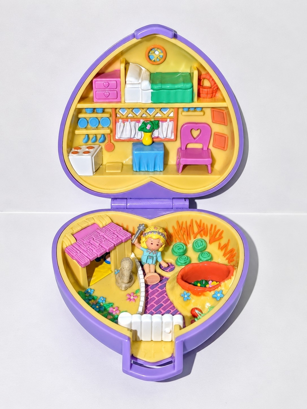 Vintage 1993 Polly Pocket Pretty Bunnies Compact + 2 Figures